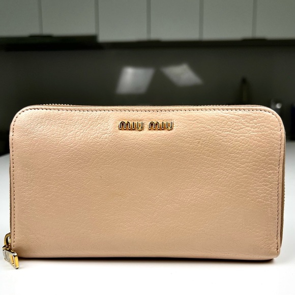 Miu Miu Long Zip Around wallet - Picture 1 of 8